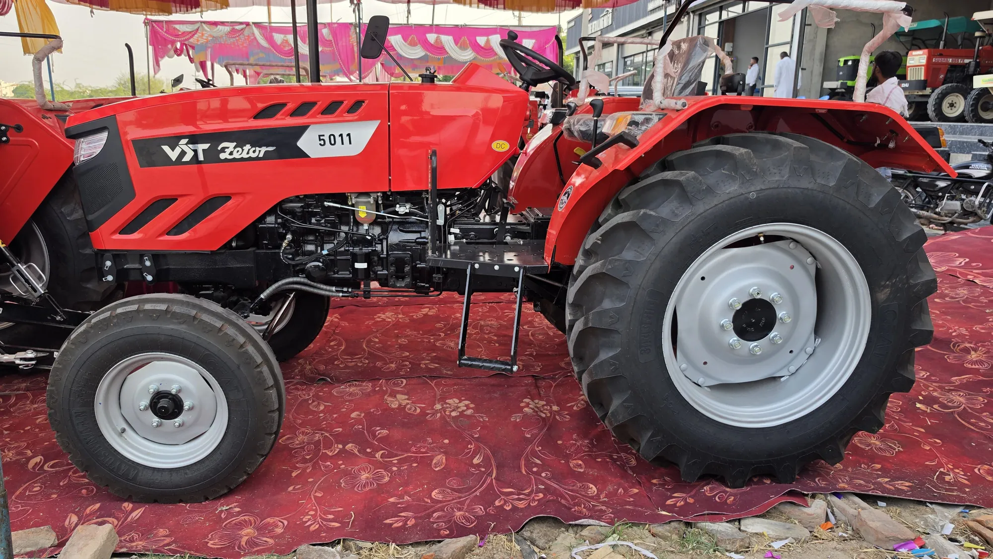 VST Zetor 5011 on display