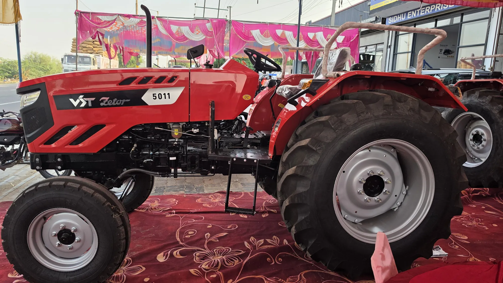 VST Zetor 5011 on display